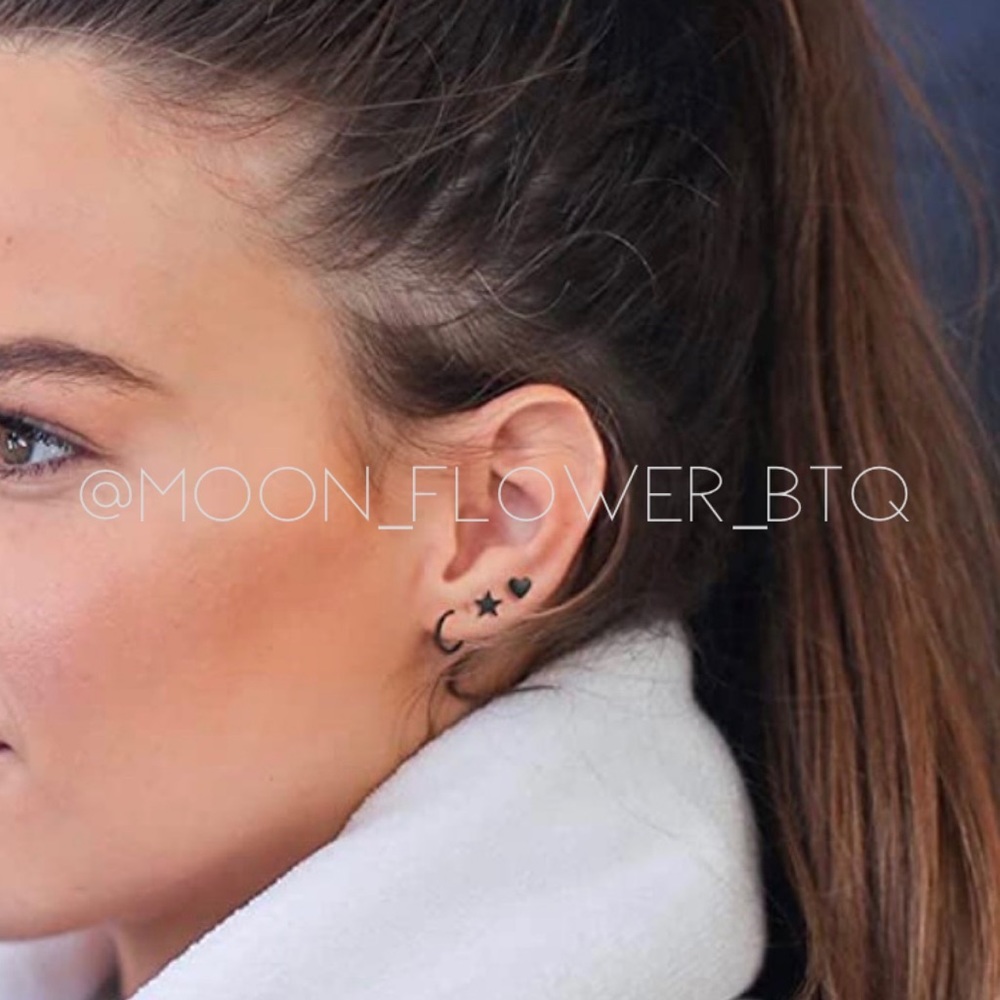 Tiny Black Star Flat Back Stud Earrings - Picture 7 of 8
